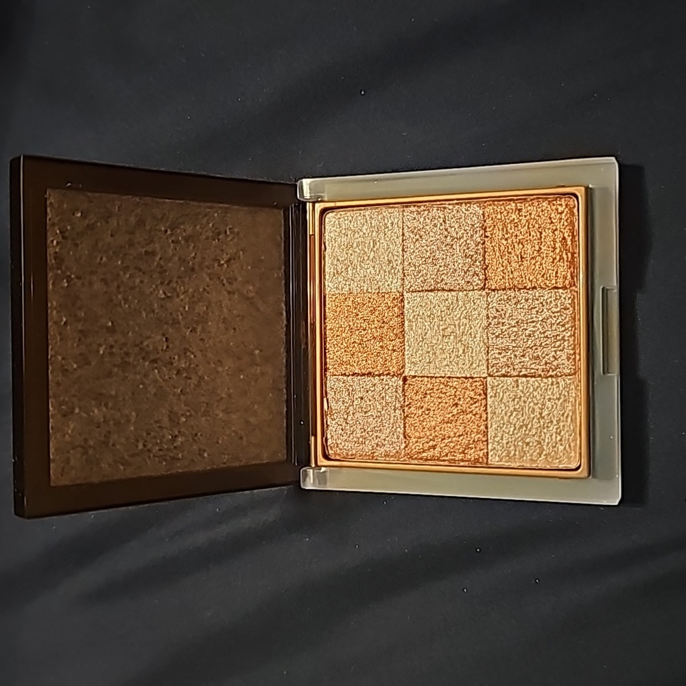 Clinique true bronze shimmering tones bronzing powder.